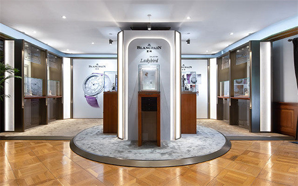 宝珀手表表蒙有划痕是什么原因（图）