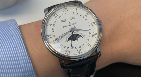 宝珀表镜有划痕？牙膏+软布竟能神奇修复？（图）